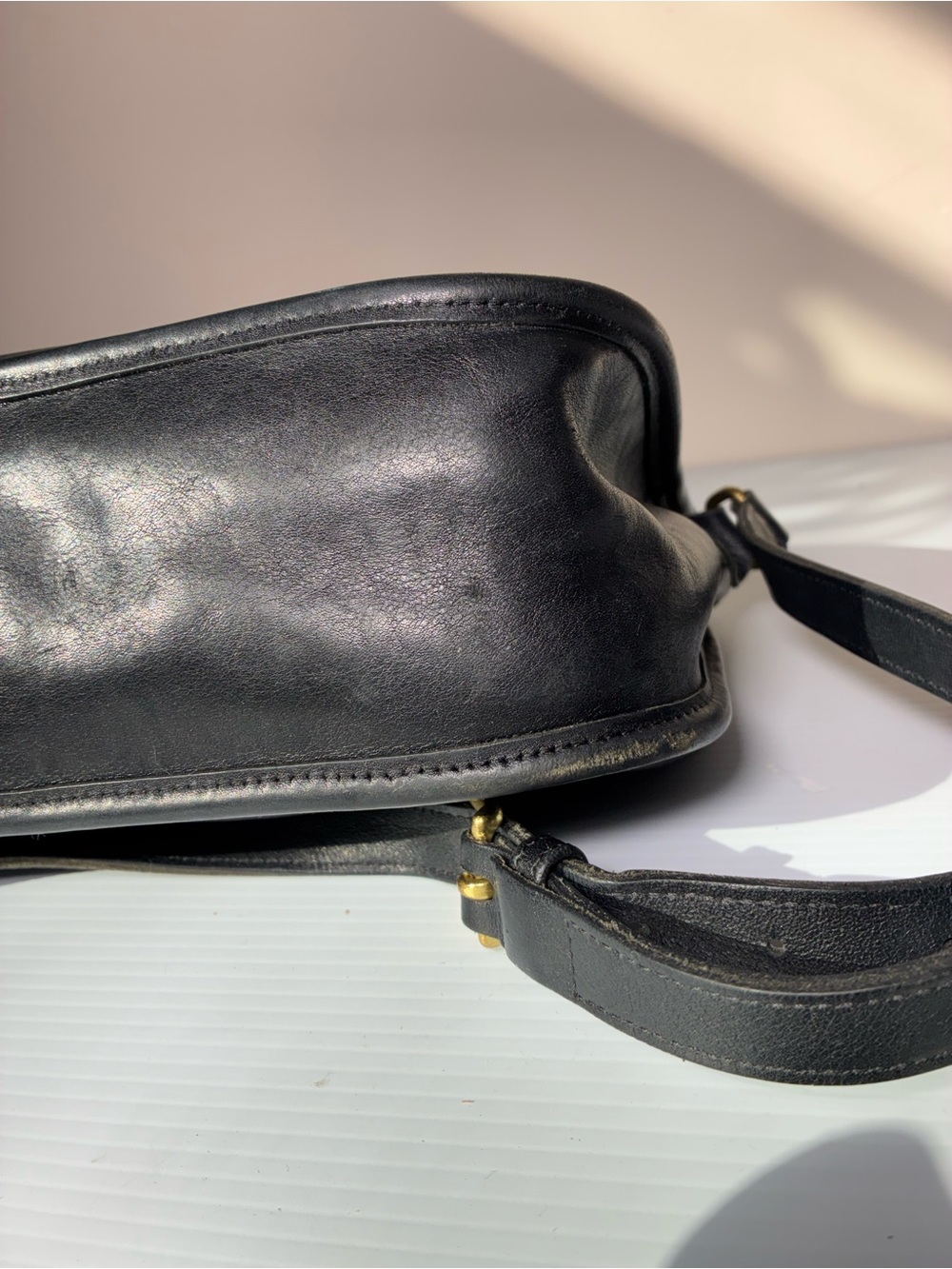 Vintage Coach City Bag Black Leather Brass Turnlock Crossbody Shoulder Bag - Picture 9 of 13